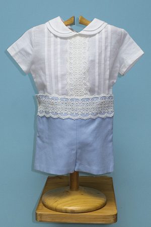 Conjunto niño. Camisa lino beis, cuello bebé y manga corta. Pantalón recto lino azul. Infantiles Tote.